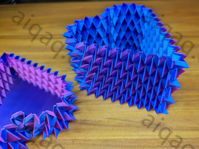 覆盖着尖刺的心形容器-STL下载网_3D打印模型网_3D打印机_3D模型库