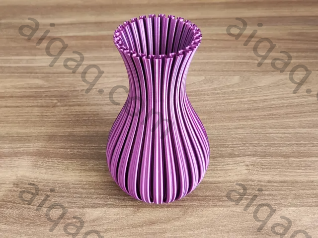 花瓶，其墙壁由小心脏制成。-STL下载网_3D打印模型网_3D打印机_3D模型库